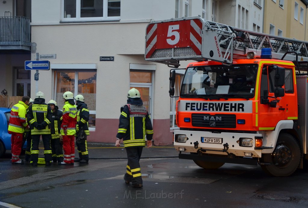 Feuer 2 Y Koeln Nippes Buelowstr Gneisenaustr P49.JPG - Miklos Laubert